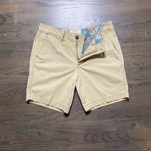 Hollister Beach Prep Fit Khaki Shorts 6” Inseam